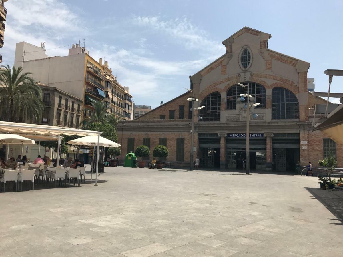 Ferienwohnung Im Zentrum Alicante Bagian luar foto