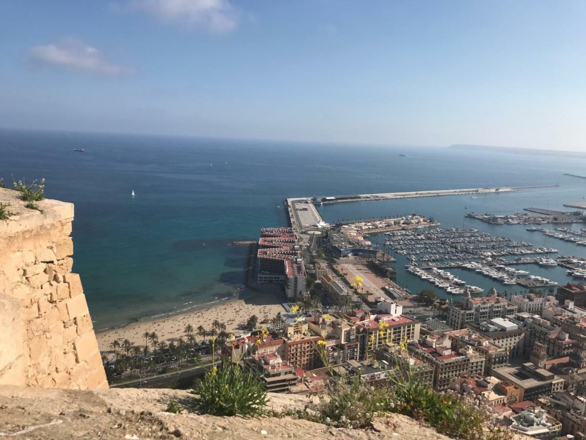 Ferienwohnung Im Zentrum Alicante Bagian luar foto